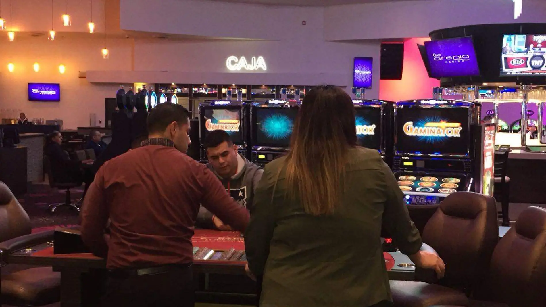 Casino Verona apertura con reglamentos y clientes (2)